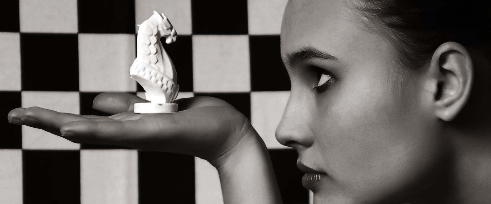 chess-woman